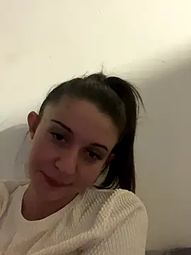 Snapshot of vienncica chatting on 10-15-25, 04:45 vienncica online show from 10-15-25, 04:45