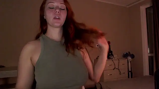 Snapshot of SarahSweetie chatting on 12-03-24, 03:33 SarahSweetie online show from 12-03-24, 03:33