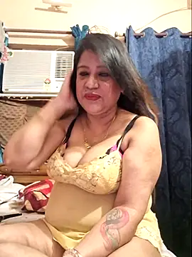 Snapshot of Hot_Queen77 chatting on 03-04-25, 04:41 Hot Queen77 online show from 03-04-25, 04:41