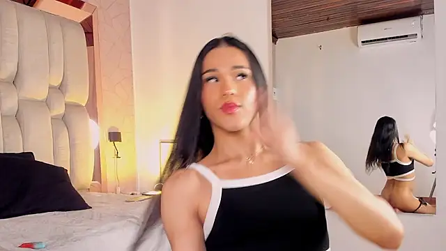 Isa Little Star online show from 02-15-26, 07:51