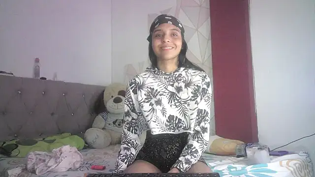 Snapshot of Michi_sexy chatting on 03-15-25, 04:43 Michi sexy online show from 03-15-25, 04:43