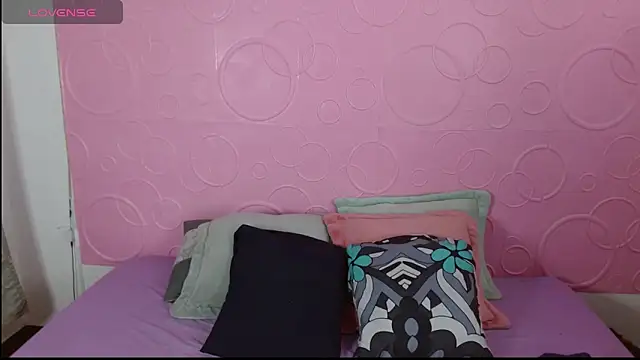 Snapshot of dulcenia_rose chatting on 03-17-25, 01:50 dulcenia rose online show from 03-17-25, 01:50