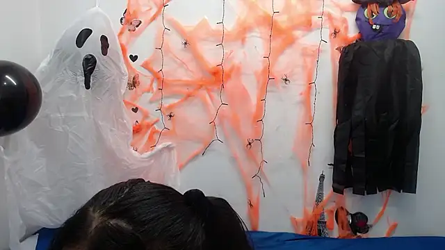 Snapshot of dulcenia_rose chatting on 10-15-25, 01:55 dulcenia rose online show from 10-15-25, 01:55