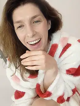 Snapshot of YourSuperModel chatting on 04-08-26, 11:32 YourSuperModel online show from 04-08-26, 11:32