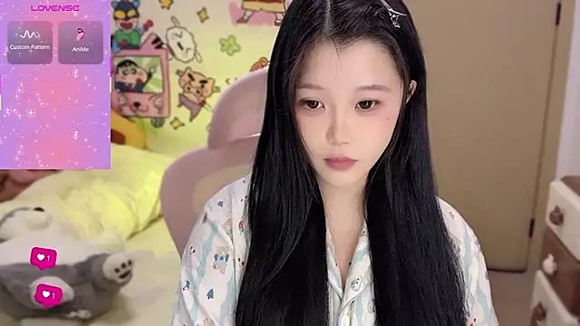 Snapshot of xiSSts chatting on 11-02-25, 08:33 xiSSts online show from 11-02-25, 08:33