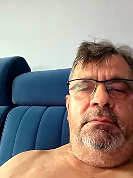 axecoman60 online show from 12-15-25, 09:46