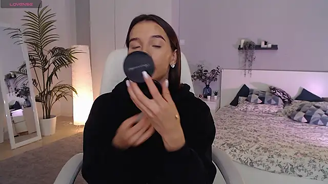 Bellla Haddid online show from 09-24-25, 01:31