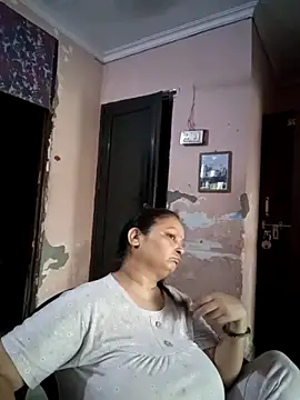 Snapshot of Kavya_kapoor chatting on 05-10-26, 12:54 Kavya kapoor online show from 05-10-26, 12:54