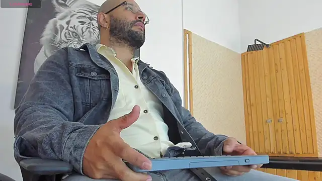 Snapshot of Luke__09 chatting on 10-01-25, 11:05 Luke 09 online show from 10-01-25, 11:05