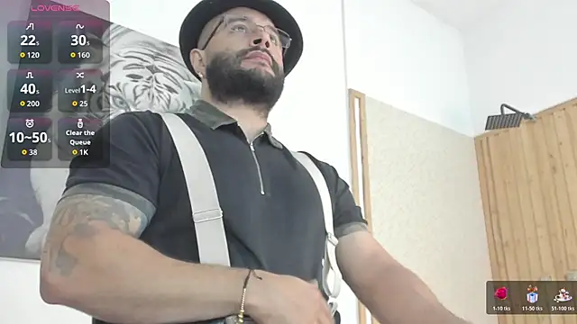 Snapshot of Luke__09 chatting on 10-18-25, 11:11 Luke 09 online show from 10-18-25, 11:11