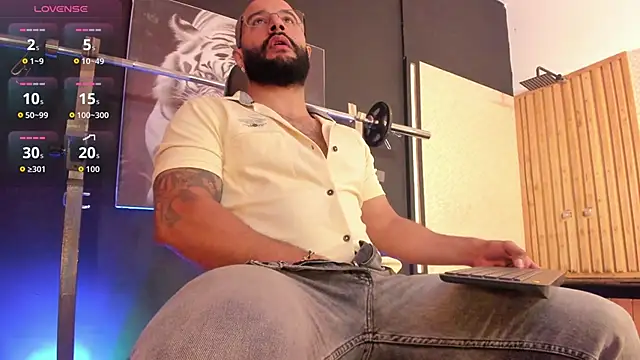 Snapshot of Luke__09 chatting on 10-29-25, 11:34 Luke 09 online show from 10-29-25, 11:34