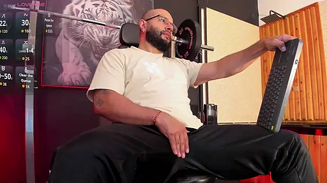 Snapshot of Luke__09 chatting on 02-23-26, 11:29 Luke 09 online show from 02-23-26, 11:29