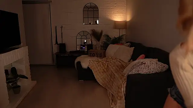 Snapshot of Heidi11 chatting on 03-04-26, 05:30 Heidi11 online show from 03-04-26, 05:30