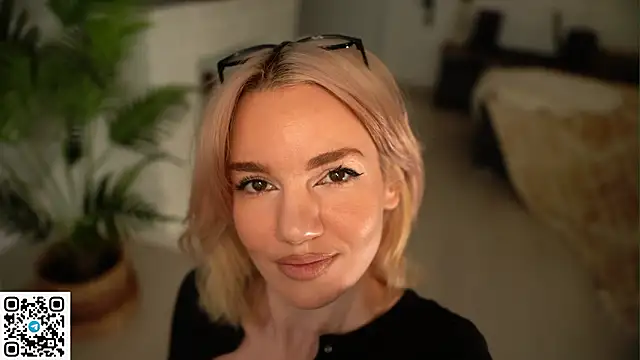 Snapshot of Heidi11 chatting on 03-26-26, 02:22 Heidi11 online show from 03-26-26, 02:22