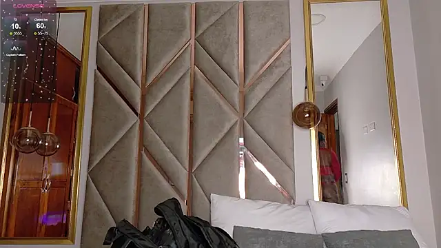 Lola King online show from 01-10-25, 04:44