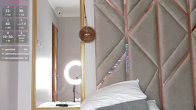 Lola King online show from 01-15-25, 07:05