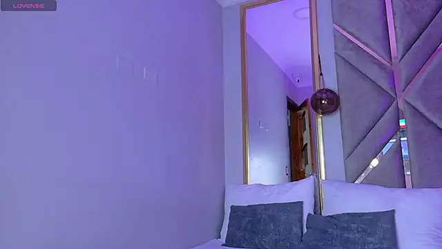 Lola King online show from 01-31-25, 04:25