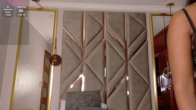 Lola King online show from 02-15-25, 04:25