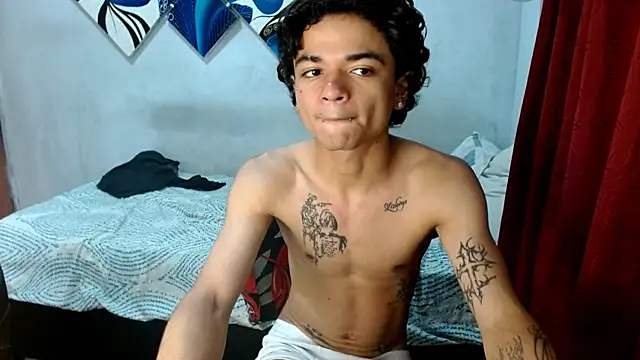 Snapshot of Lovebeng_ chatting on 11-17-25, 04:18 Lovebeng online show from 11-17-25, 04:18