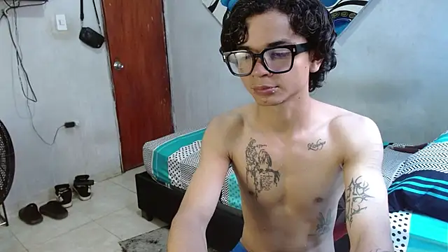 Snapshot of Lovebeng_ chatting on 03-21-26, 05:16 Lovebeng online show from 03-21-26, 05:16