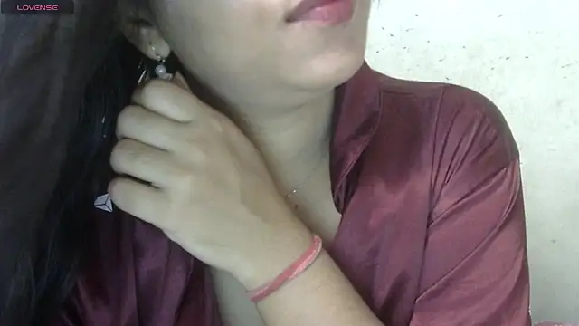 Snapshot of Preeti-Sexy chatting on 04-14-26, 05:57 Preeti-Sexy online show from 04-14-26, 05:57