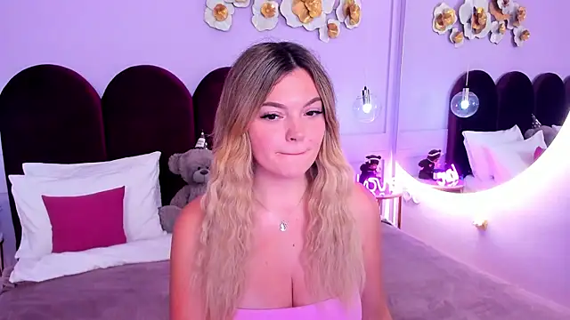 ZaraBloom online show from 11-28-25, 03:20