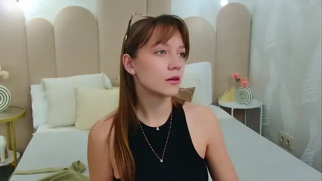 AliceBrayan online show from 05-12-26, 04:04