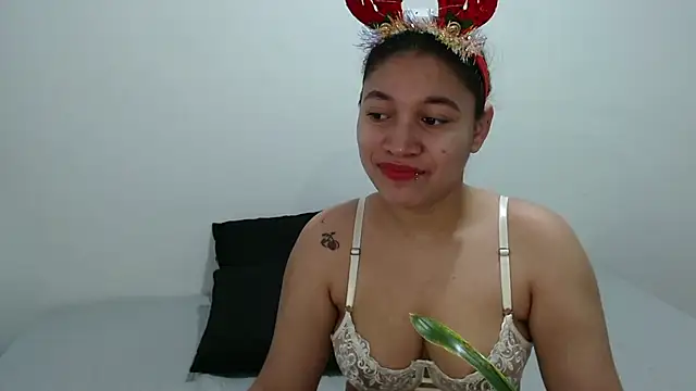 Snapshot of miss_rose1 chatting on 12-24-24, 11:28 miss rose1 online show from 12-24-24, 11:28