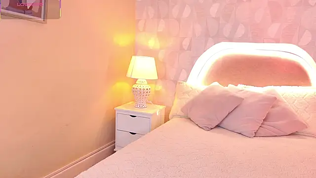 april rousse online show from 09-09-25, 12:15