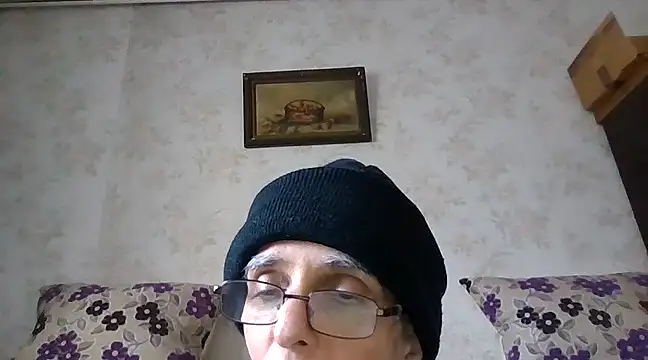 Snapshot of mariusica1@xh chatting on 02-12-25, 02:10 mariusica1xh online show from 02-12-25, 02:10