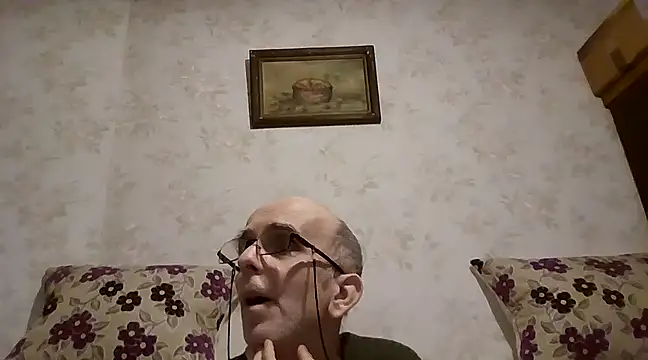 Snapshot of mariusica1@xh chatting on 03-11-25, 08:20 mariusica1xh online show from 03-11-25, 08:20