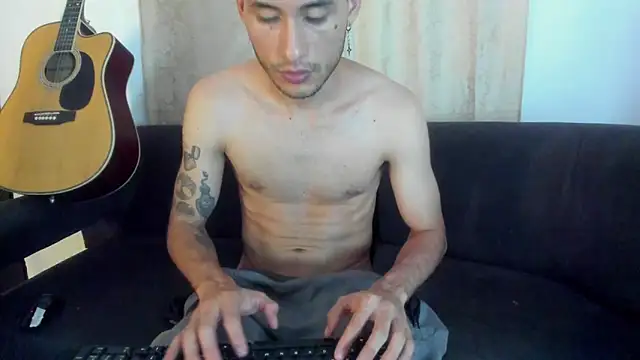 Henrikk senn online show from 10-27-25, 03:21