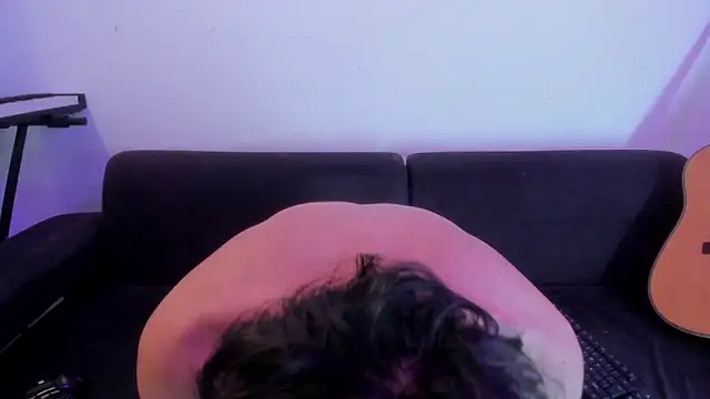 Snapshot of Henrikk_senn chatting on 03-08-26, 08:40 Henrikk senn online show from 03-08-26, 08:40