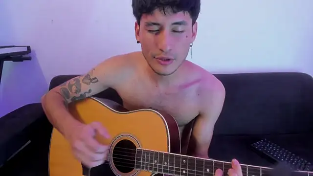 Snapshot of Henrikk_senn chatting on 03-13-26, 01:56 Henrikk senn online show from 03-13-26, 01:56