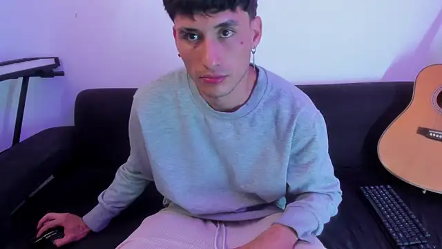 Snapshot of Henrikk_senn chatting on 03-24-26, 09:47 Henrikk senn online show from 03-24-26, 09:47