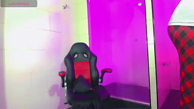 Snapshot of nicol_gill_ chatting on 02-20-25, 11:42 nicol gill online show from 02-20-25, 11:42