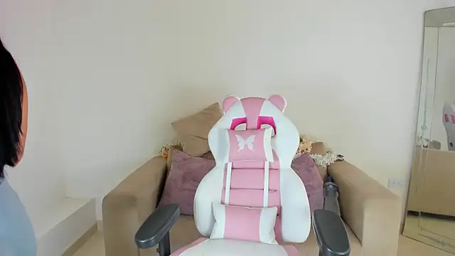 Charlotte cowell sub1  online show from 01-16-25, 09:30