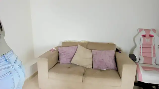 Charlotte cowell sub1  online show from 02-06-25, 10:10