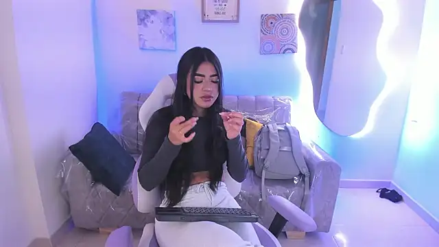 Charlotte cowell sub1  online show from 02-05-26, 05:50