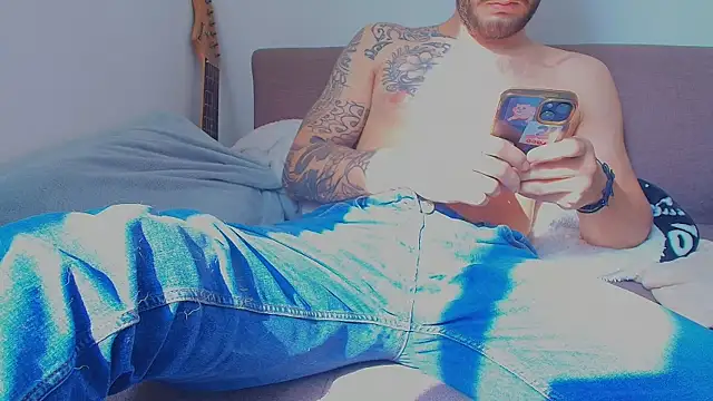 Snapshot of thomas_gun chatting on 04-01-26, 02:03 thomas gun online show from 04-01-26, 02:03