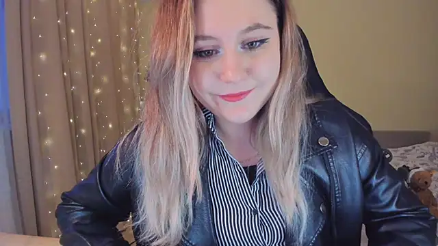 Snapshot of Diana_Flower chatting on 01-02-25, 12:24 Diana Flower online show from 01-02-25, 12:24