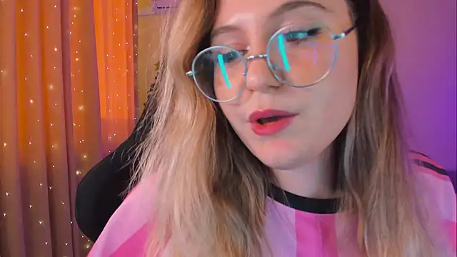 Snapshot of Diana_Flower chatting on 01-17-25, 01:03 Diana Flower online show from 01-17-25, 01:03