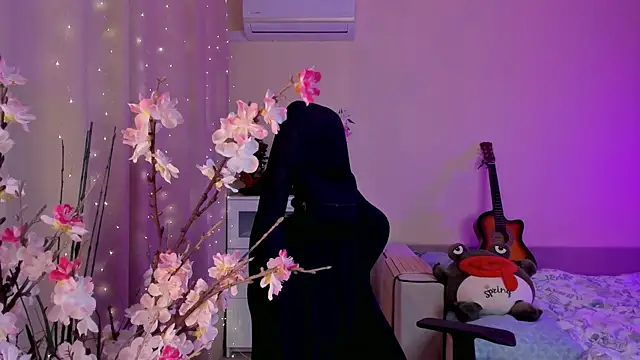 Snapshot of Diana_Flower chatting on 03-21-25, 04:18 Diana Flower online show from 03-21-25, 04:18