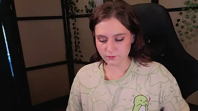 Snapshot of Diana_Flower chatting on 03-27-26, 09:42 Diana Flower online show from 03-27-26, 09:42