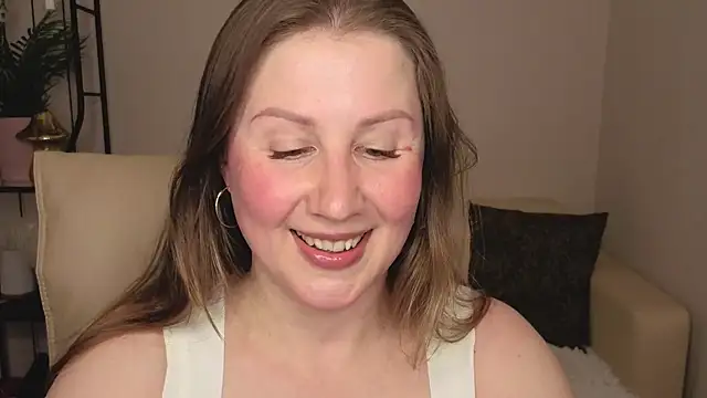 Snapshot of Helens_love chatting on 05-19-26, 09:26 Helens love online show from 05-19-26, 09:26