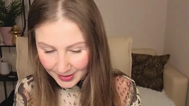Snapshot of Helens_love chatting on 05-21-26, 02:18 Helens love online show from 05-21-26, 02:18