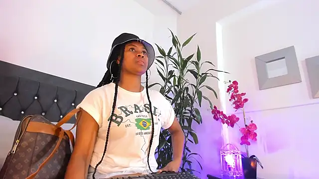 Snapshot of ebony_hot1 chatting on 12-29-24, 03:13 ebony hot1 online show from 12-29-24, 03:13