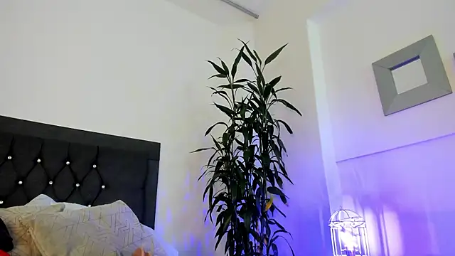 Snapshot of ebony_hot1 chatting on 01-17-25, 07:27 ebony hot1 online show from 01-17-25, 07:27