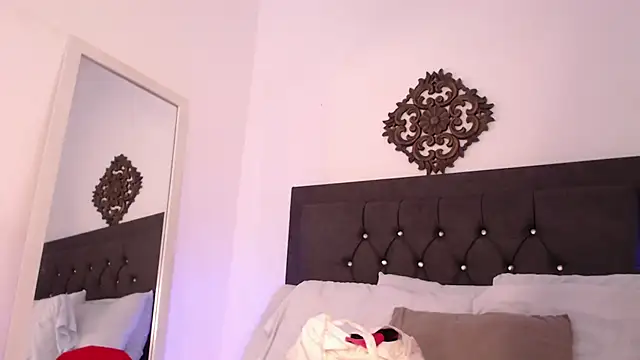 Snapshot of ebony_hot1 chatting on 02-05-25, 01:44 ebony hot1 online show from 02-05-25, 01:44