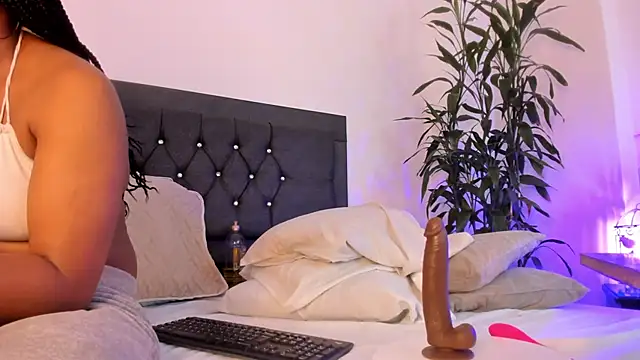 Snapshot of ebony_hot1 chatting on 02-12-25, 06:09 ebony hot1 online show from 02-12-25, 06:09